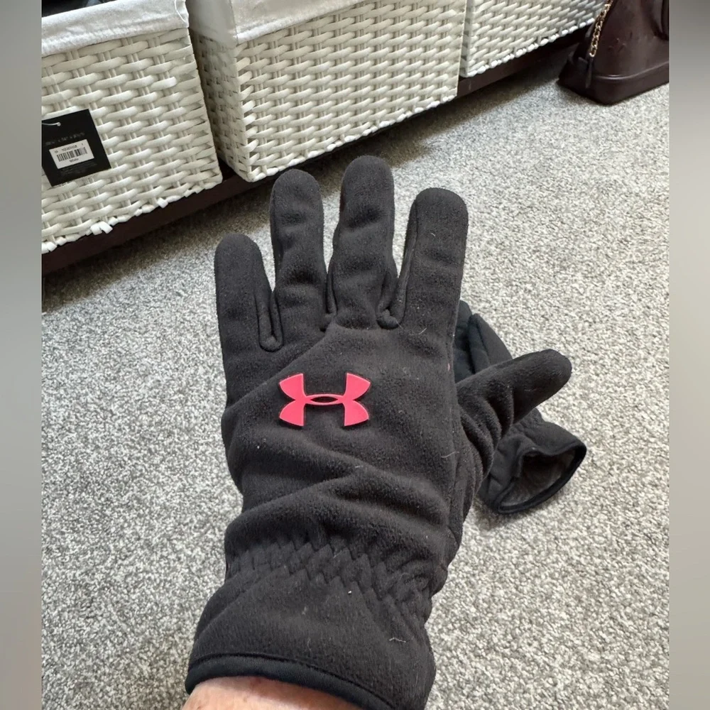 Gloves Under Armour Women’s Black Storm Fleece Gloves with Pink Logo Accent